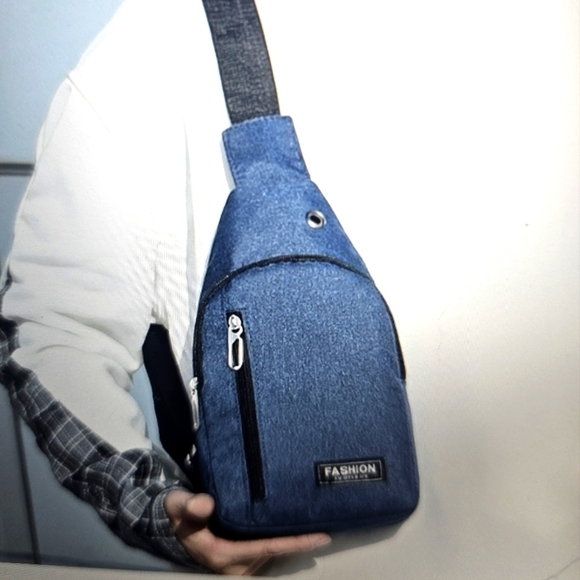 NEW Viadha Crossbody Bag w USB Hole in Oxford Cloth Blue - Picture 2 of 6